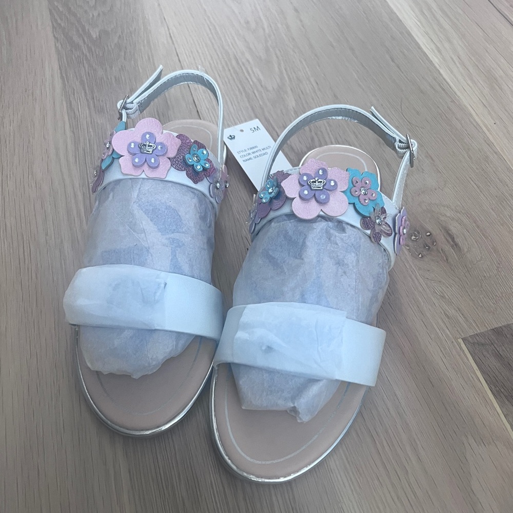 Juicy Couture Pretty Flower Sandal NWT Size 5 girls fits adult 6 or 6.5 1 pair